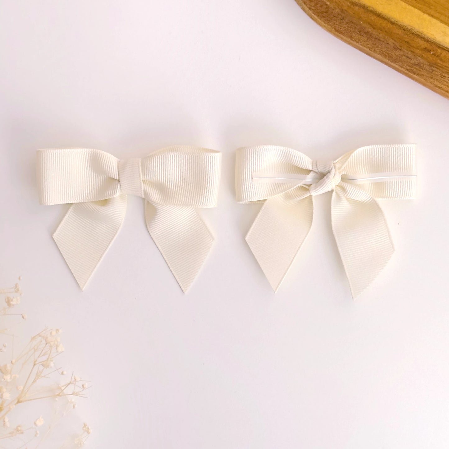 Fiocco crema prelegato 8cm per confezioni artigianali DIY.