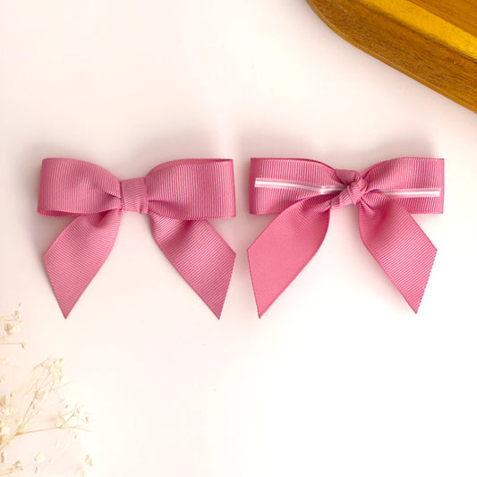 Fiocco rosa antico scuro prelegato 8cm per packaging di lusso e cerimonie.