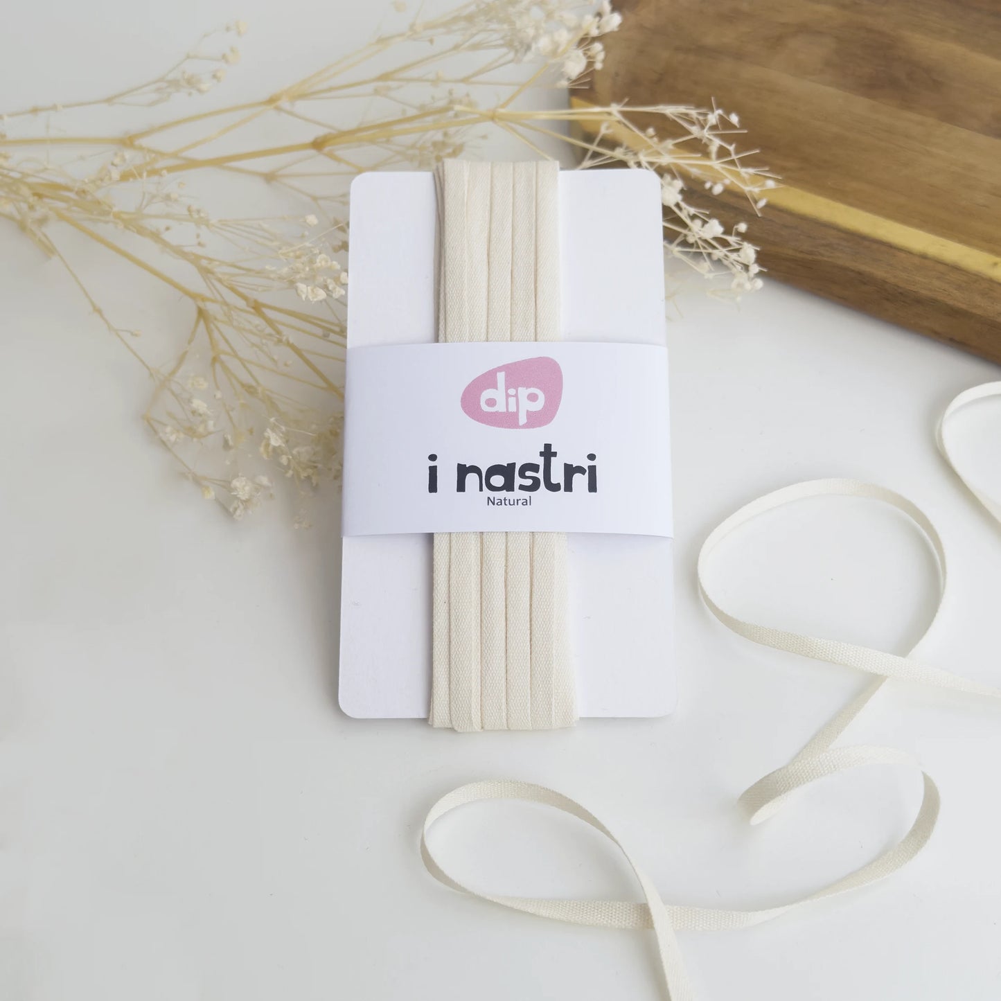 Nastro in cotone crema sottile 5mm finitura opaca per confezioni regalo naturali.