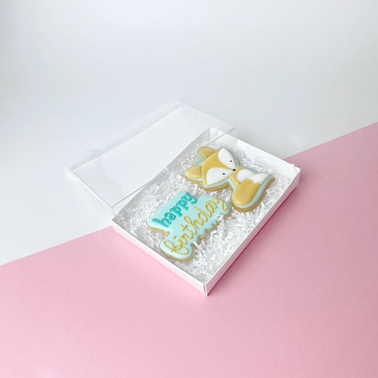Set di 5 scatole rettangolari bianche con coperchio trasparente, profilo basso ideale per packaging regalo.