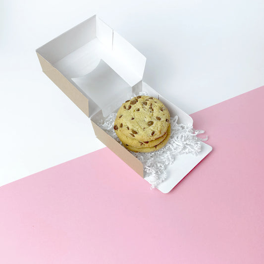 Scatola quadrata in cartone color Kraft naturale con finestra trasparente, ideale per packaging handmade.