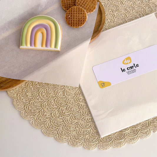 Confezione da 20 fogli di carta antigrasso bianca tinta unita 20x20cm.