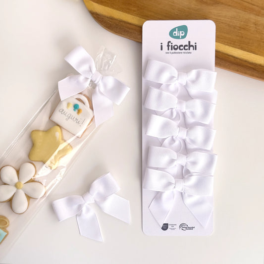 Confezione 5 fiocchi bianchi 8x6cm con fil di ferro per bomboniere matrimonio.