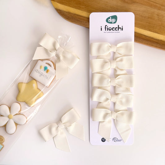 Set 5 fiocchi crema prelegati 8cm per confezioni artigianali DIY.