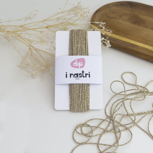 Cordoncino in cotone color corda beige intrecciato con filo dorato, diametro 2mm.