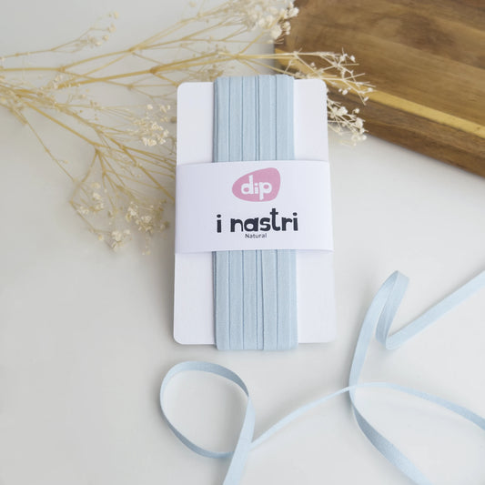 Nastro cotone azzurro polvere 5mm texture morbida per confezioni regalo.