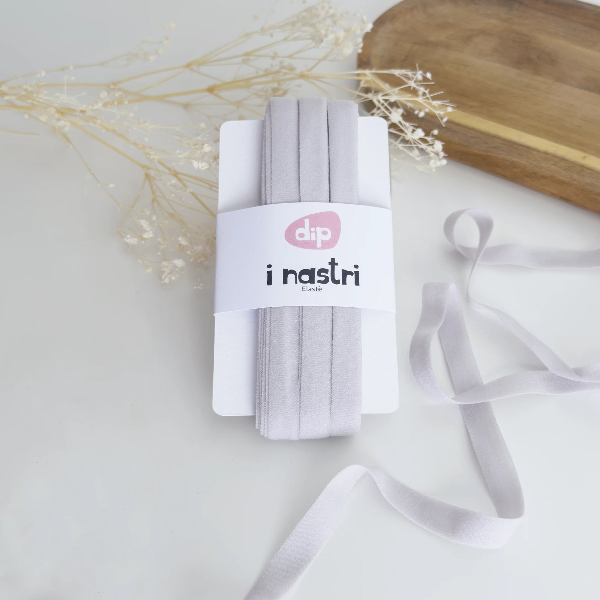 Nastro elasticizzato color lilla pastello altezza 1 cm per packaging creativo.