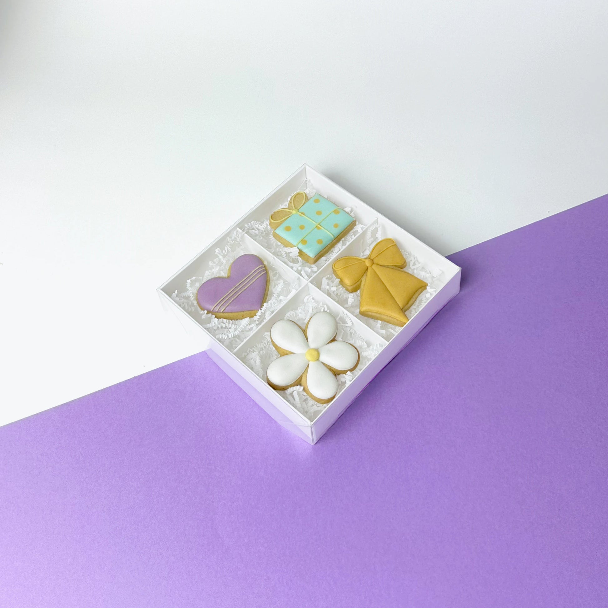 Set 5 scatole quadrate bianco 10x10 cm con coperchio trasparente a scorrimento, design minimal per packaging artigianale.
